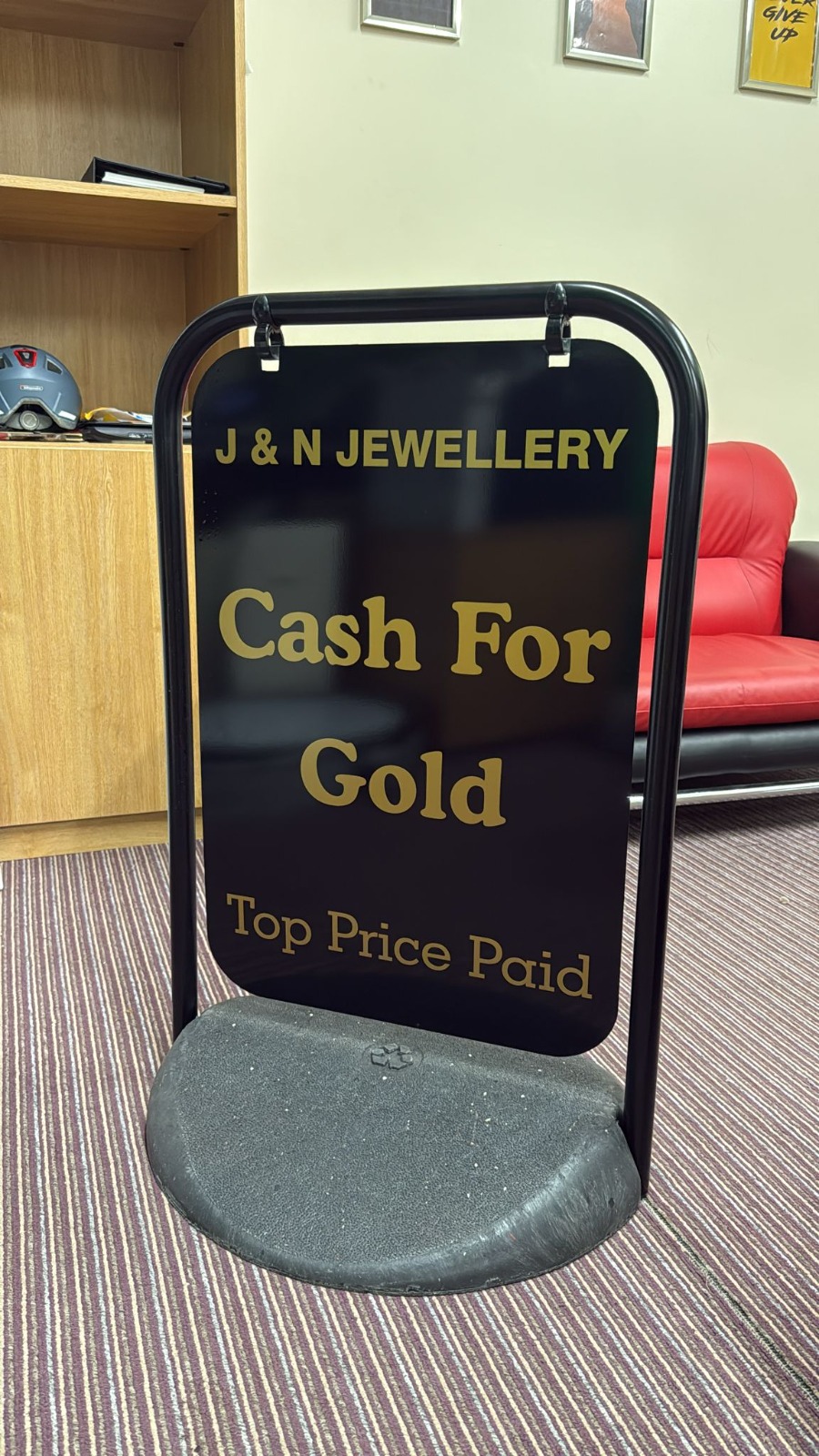 j&N Pavement sign